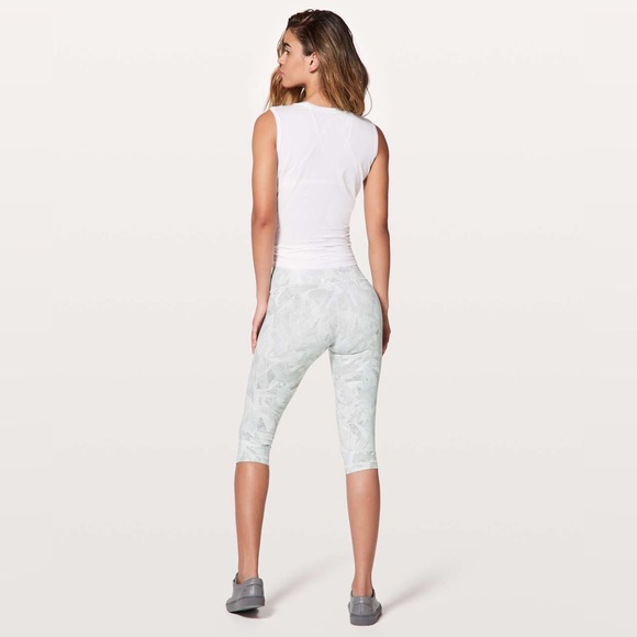 Lululemon Wunder Under Hi-Rise 1/2
Tight *Full-On Luxtreme 17" - Picture 2 of 6
